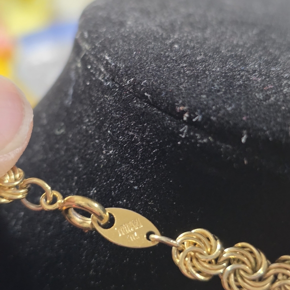 Elegant 23" Trifari Gold-Tone Unique Chain Necklace - Picture 5 of 5